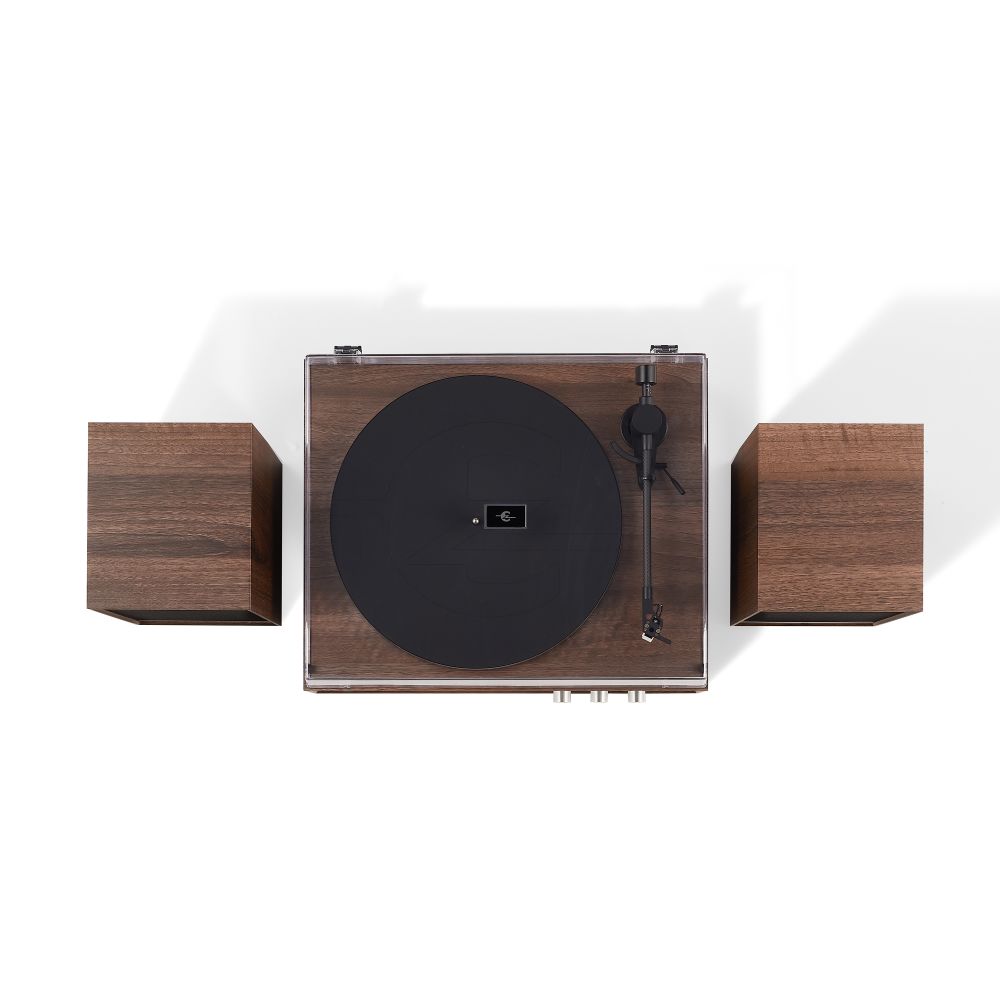 1978T Record Player With Speakers - White Background (-W) (cheese:CR7504A-WA:15)
