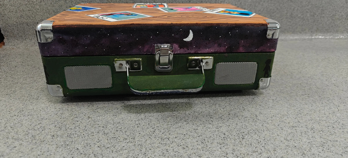 KNOX CO. R1 HIGH SCHOOL Custom Cruiser design, front top closed view, image 3 of 7