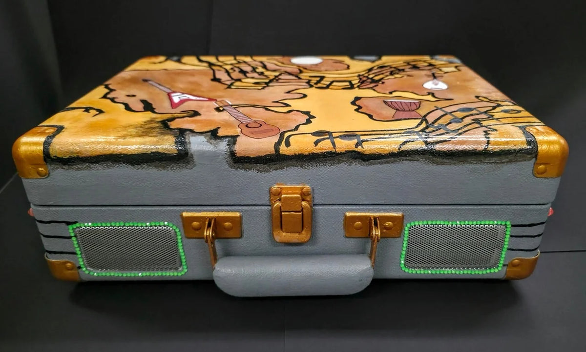 MONTVILLE HIGH SCHOOL Custom Cruiser design, front closed view, image 3 of 7